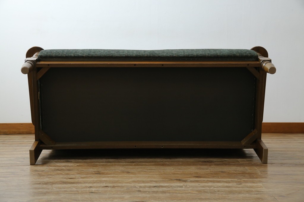 中古　美品　国産　職人手作り　カントリーハウス　Brugge(ブルージュ)　大正ロマンなお部屋にも馴染むクラシカルな挽き物脚デザインがお洒落な2Pソファ　定価約35万円　(R-081449)