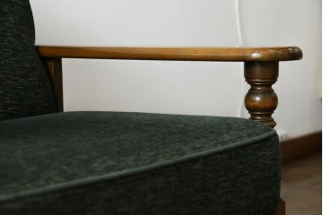 中古　美品　国産　職人手作り　カントリーハウス　Brugge(ブルージュ)　大正ロマンなお部屋にも馴染むクラシカルな挽き物脚デザインがお洒落な2Pソファ　定価約35万円　(R-081449)