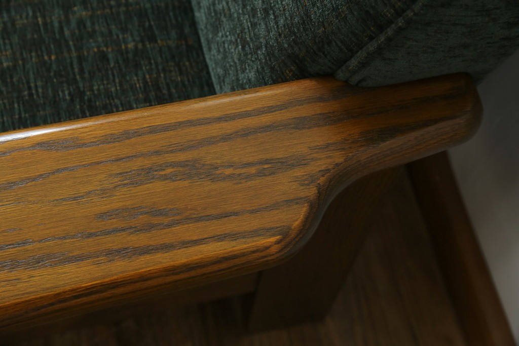 中古　美品　国産　職人手作り　カントリーハウス　Brugge(ブルージュ)　大正ロマンなお部屋にも馴染むクラシカルな挽き物脚デザインがお洒落な2Pソファ　定価約35万円　(R-081449)