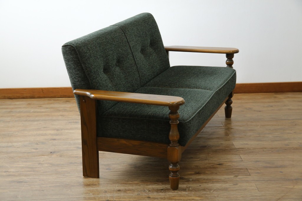 中古　美品　国産　職人手作り　カントリーハウス　Brugge(ブルージュ)　大正ロマンなお部屋にも馴染むクラシカルな挽き物脚デザインがお洒落な2Pソファ　定価約35万円　(R-081449)