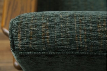 中古　美品　国産　職人手作り　カントリーハウス　Brugge(ブルージュ)　大正ロマンなお部屋にも馴染むクラシカルな挽き物脚デザインがお洒落な2Pソファ　定価約35万円　(R-081449)