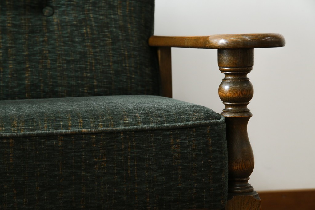 中古　美品　国産　職人手作り　カントリーハウス　Brugge(ブルージュ)　大正ロマンなお部屋にも馴染むクラシカルな挽き物脚デザインがお洒落な2Pソファ　定価約35万円　(R-081449)