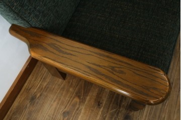 中古　美品　国産　職人手作り　カントリーハウス　Brugge(ブルージュ)　大正ロマンなお部屋にも馴染むクラシカルな挽き物脚デザインがお洒落な2Pソファ　定価約35万円　(R-081449)