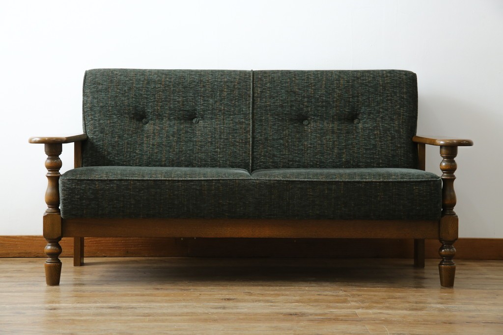 中古　美品　国産　職人手作り　カントリーハウス　Brugge(ブルージュ)　大正ロマンなお部屋にも馴染むクラシカルな挽き物脚デザインがお洒落な2Pソファ　定価約35万円　(R-081449)