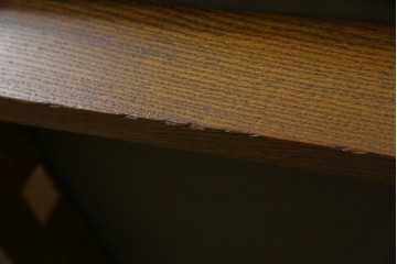 中古　美品　国産　職人手作り　カントリーハウス　Brugge(ブルージュ)　大正ロマンなお部屋にも馴染むクラシカルな挽き物脚デザインがお洒落な2Pソファ　定価約35万円　(R-081449)