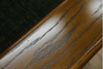 中古　美品　国産　職人手作り　カントリーハウス　Brugge(ブルージュ)　大正ロマンなお部屋にも馴染むクラシカルな挽き物脚デザインがお洒落な2Pソファ　定価約35万円　(R-081449)