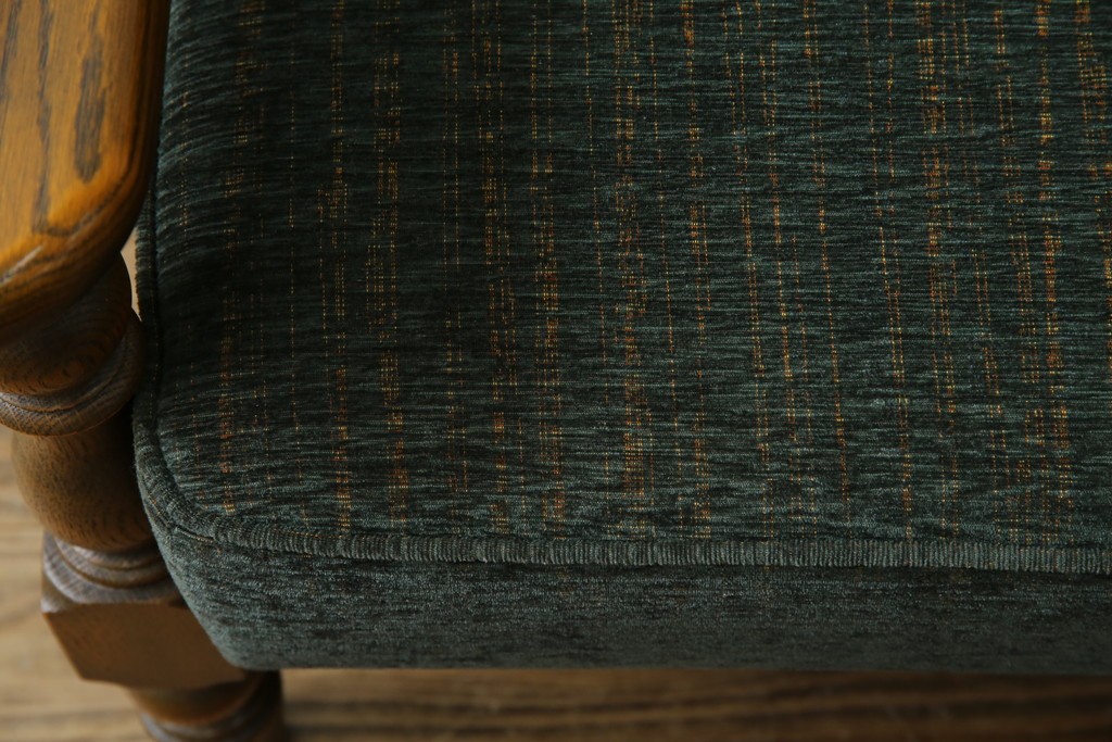 中古　美品　国産　職人手作り　カントリーハウス　Brugge(ブルージュ)　大正ロマンなお部屋にも馴染むクラシカルな挽き物脚デザインがお洒落な2Pソファ　定価約35万円　(R-081449)