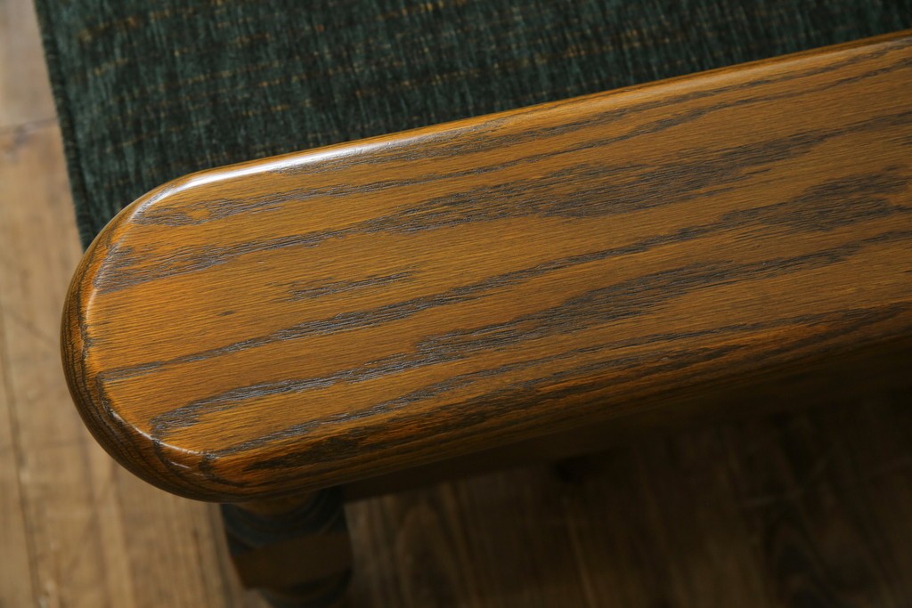 中古　美品　国産　職人手作り　カントリーハウス　Brugge(ブルージュ)　大正ロマンなお部屋にも馴染むクラシカルな挽き物脚デザインがお洒落な2Pソファ　定価約35万円　(R-081449)