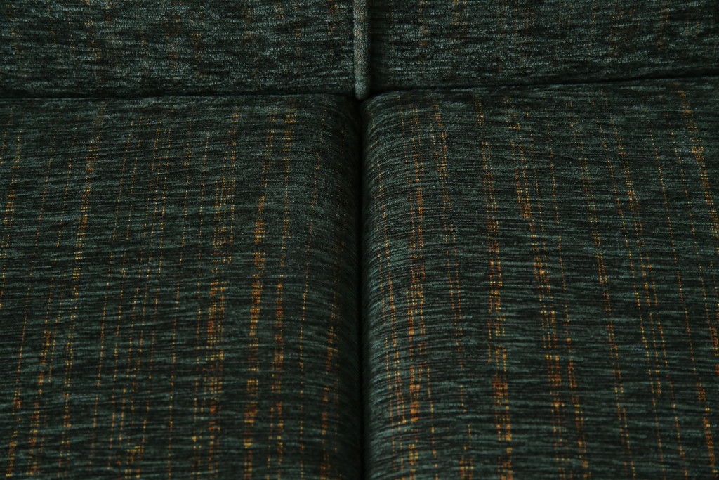 中古　美品　国産　職人手作り　カントリーハウス　Brugge(ブルージュ)　大正ロマンなお部屋にも馴染むクラシカルな挽き物脚デザインがお洒落な2Pソファ　定価約35万円　(R-081449)