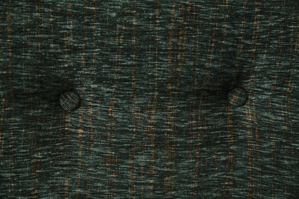 中古　美品　国産　職人手作り　カントリーハウス　Brugge(ブルージュ)　大正ロマンなお部屋にも馴染むクラシカルな挽き物脚デザインがお洒落な2Pソファ　定価約35万円　(R-081449)