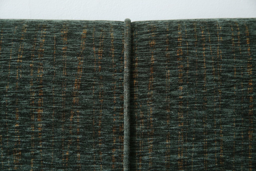 中古　美品　国産　職人手作り　カントリーハウス　Brugge(ブルージュ)　大正ロマンなお部屋にも馴染むクラシカルな挽き物脚デザインがお洒落な2Pソファ　定価約35万円　(R-081449)