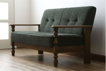 中古　美品　国産　職人手作り　カントリーハウス　Brugge(ブルージュ)　大正ロマンなお部屋にも馴染むクラシカルな挽き物脚デザインがお洒落な2Pソファ(二人掛け、2人掛けソファ)(定価約35万円)(R-081449)