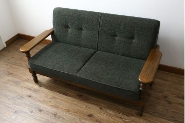中古　美品　国産　職人手作り　カントリーハウス　Brugge(ブルージュ)　大正ロマンなお部屋にも馴染むクラシカルな挽き物脚デザインがお洒落な2Pソファ(二人掛け、2人掛けソファ)(定価約35万円)(R-081449)