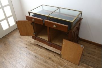 イギリスビンテージ　希少デザイン　クラシック　おしゃれな真鍮(しんちゅう)フレームのカウンターテーブルショーケース(ガラスケース、Gケース、ディスプレイケース、コレクションケース、飾り棚、陳列棚、店舗什器、英国、ヴィンテージ)(R-081451)