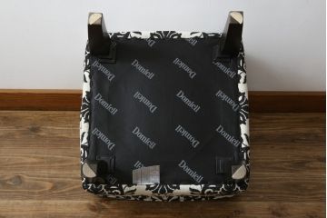 中古　美品　ドイツ　Domicil(ドミシール)　ダマスク柄がエレガントで洗練された印象を感じさせるアームソファとオットマンセット(1Pソファ、アームソファ、ラウンジチェア、フットスツール、椅子、イス)(定価約23万円)(R-081452)