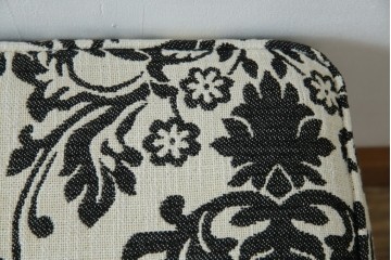 中古　美品　ドイツ　Domicil(ドミシール)　ダマスク柄がエレガントで洗練された印象を感じさせるアームソファとオットマンセット　定価約23万円相当　(R-081452)