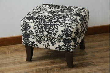 中古　美品　ドイツ　Domicil(ドミシール)　ダマスク柄がエレガントで洗練された印象を感じさせるアームソファとオットマンセット　定価約23万円相当　(R-081452)