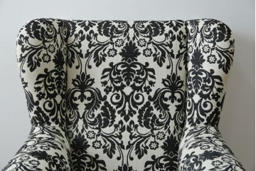 中古　美品　ドイツ　Domicil(ドミシール)　ダマスク柄がエレガントで洗練された印象を感じさせるアームソファとオットマンセット　定価約23万円相当　(R-081452)