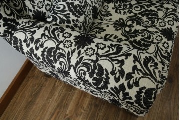 中古　美品　ドイツ　Domicil(ドミシール)　ダマスク柄がエレガントで洗練された印象を感じさせるアームソファとオットマンセット　定価約23万円相当　(R-081452)