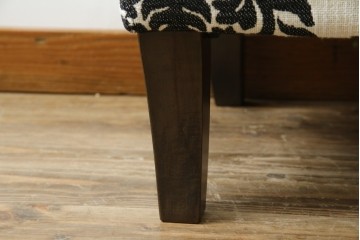 中古　美品　ドイツ　Domicil(ドミシール)　ダマスク柄がエレガントで洗練された印象を感じさせるアームソファとオットマンセット　定価約23万円相当　(R-081452)