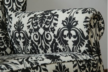 中古　美品　ドイツ　Domicil(ドミシール)　ダマスク柄がエレガントで洗練された印象を感じさせるアームソファとオットマンセット　定価約23万円相当　(R-081452)