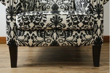 中古　美品　ドイツ　Domicil(ドミシール)　ダマスク柄がエレガントで洗練された印象を感じさせるアームソファとオットマンセット　定価約23万円相当　(R-081452)