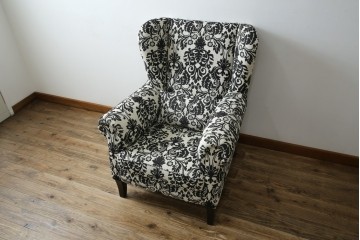 中古　美品　ドイツ　Domicil(ドミシール)　ダマスク柄がエレガントで洗練された印象を感じさせるアームソファとオットマンセット　定価約23万円相当　(R-081452)