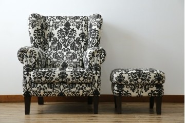 中古　美品　ドイツ　Domicil(ドミシール)　ダマスク柄がエレガントで洗練された印象を感じさせるアームソファとオットマンセット　定価約23万円相当　(R-081452)