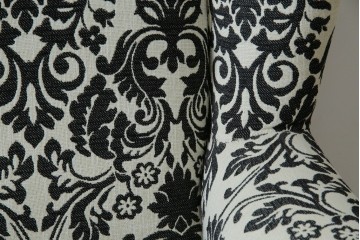 中古　美品　ドイツ　Domicil(ドミシール)　ダマスク柄がエレガントで洗練された印象を感じさせるアームソファとオットマンセット　定価約23万円相当　(R-081452)