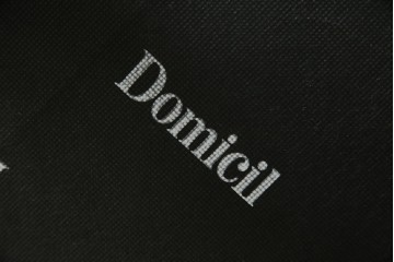 中古　美品　ドイツ　Domicil(ドミシール)　ダマスク柄がエレガントで洗練された印象を感じさせるアームソファとオットマンセット　定価約23万円相当　(R-081452)