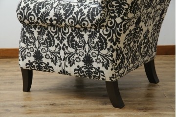 中古　美品　ドイツ　Domicil(ドミシール)　ダマスク柄がエレガントで洗練された印象を感じさせるアームソファとオットマンセット　定価約23万円相当　(R-081452)