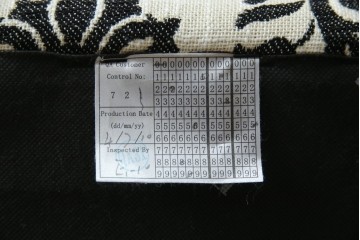 中古　美品　ドイツ　Domicil(ドミシール)　ダマスク柄がエレガントで洗練された印象を感じさせるアームソファとオットマンセット　定価約23万円相当　(R-081452)