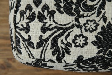 中古　美品　ドイツ　Domicil(ドミシール)　ダマスク柄がエレガントで洗練された印象を感じさせるアームソファとオットマンセット　定価約23万円相当　(R-081452)