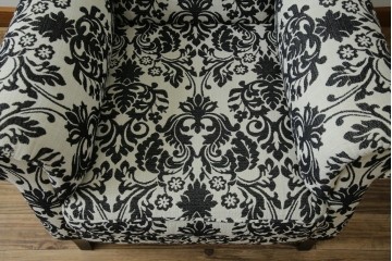 中古　美品　ドイツ　Domicil(ドミシール)　ダマスク柄がエレガントで洗練された印象を感じさせるアームソファとオットマンセット　定価約23万円相当　(R-081452)