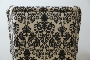 中古　美品　ドイツ　Domicil(ドミシール)　ダマスク柄がエレガントで洗練された印象を感じさせるアームソファとオットマンセット　定価約23万円相当　(R-081452)