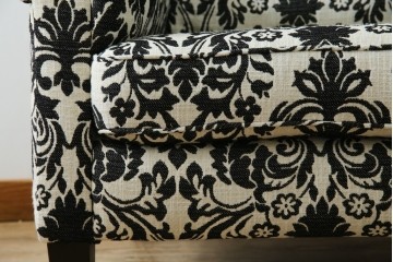 中古　美品　ドイツ　Domicil(ドミシール)　ダマスク柄がエレガントで洗練された印象を感じさせるアームソファとオットマンセット　定価約23万円相当　(R-081452)