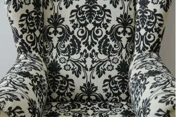 中古　美品　ドイツ　Domicil(ドミシール)　ダマスク柄がエレガントで洗練された印象を感じさせるアームソファとオットマンセット　定価約23万円相当　(R-081452)