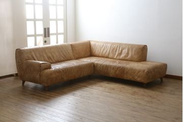 中古　美品　KOINOR(コイノール)　本革(レザー)　ヴィンテージ加工　洗練されたデザインが素敵なコーナーソファ(2人掛けソファ、3人掛けソファ、長椅子、カウチソファ、ビンテージ加工)(定価約100万円)(R-081453)