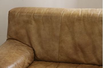 中古　美品　KOINOR(コイノール)　本革(レザー)　ヴィンテージ加工　洗練されたデザインが素敵なコーナーソファ(2人掛けソファ、3人掛けソファ、長椅子、カウチソファ、ビンテージ加工)(定価約100万円)(R-081453)
