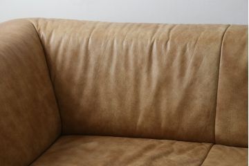中古　美品　KOINOR(コイノール)　本革(レザー)　ヴィンテージ加工　洗練されたデザインが素敵なコーナーソファ(2人掛けソファ、3人掛けソファ、長椅子、カウチソファ、ビンテージ加工)(定価約100万円)(R-081453)