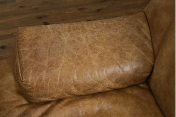 中古　美品　KOINOR(コイノール)　本革(レザー)　ヴィンテージ加工　洗練されたデザインが素敵なコーナーソファ(2人掛けソファ、3人掛けソファ、長椅子、カウチソファ、ビンテージ加工)(定価約100万円)(R-081453)