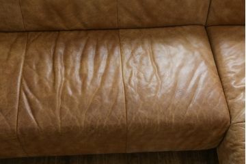 中古　美品　KOINOR(コイノール)　本革(レザー)　ヴィンテージ加工　洗練されたデザインが素敵なコーナーソファ(2人掛けソファ、3人掛けソファ、長椅子、カウチソファ、ビンテージ加工)(定価約100万円)(R-081453)