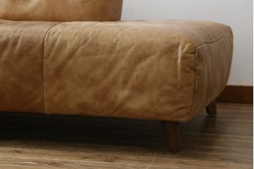 中古　美品　KOINOR(コイノール)　本革(レザー)　ヴィンテージ加工　洗練されたデザインが素敵なコーナーソファ(2人掛けソファ、3人掛けソファ、長椅子、カウチソファ、ビンテージ加工)(定価約100万円)(R-081453)