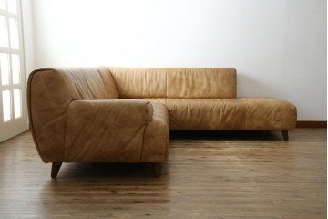 中古　美品　KOINOR(コイノール)　本革(レザー)　ヴィンテージ加工　洗練されたデザインが素敵なコーナーソファ　定価約100万円相当　(R-081453)