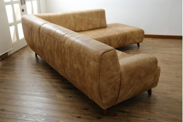 中古　美品　KOINOR(コイノール)　本革(レザー)　ヴィンテージ加工　洗練されたデザインが素敵なコーナーソファ　定価約100万円相当　(R-081453)