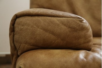 中古　美品　KOINOR(コイノール)　本革(レザー)　ヴィンテージ加工　洗練されたデザインが素敵なコーナーソファ　定価約100万円相当　(R-081453)