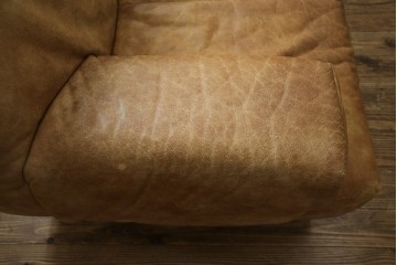 中古　美品　KOINOR(コイノール)　本革(レザー)　ヴィンテージ加工　洗練されたデザインが素敵なコーナーソファ　定価約100万円相当　(R-081453)