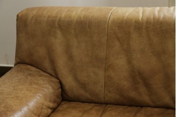 中古　美品　KOINOR(コイノール)　本革(レザー)　ヴィンテージ加工　洗練されたデザインが素敵なコーナーソファ　定価約100万円相当　(R-081453)