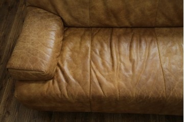 中古　美品　KOINOR(コイノール)　本革(レザー)　ヴィンテージ加工　洗練されたデザインが素敵なコーナーソファ　定価約100万円相当　(R-081453)