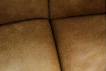 中古　美品　KOINOR(コイノール)　本革(レザー)　ヴィンテージ加工　洗練されたデザインが素敵なコーナーソファ　定価約100万円相当　(R-081453)